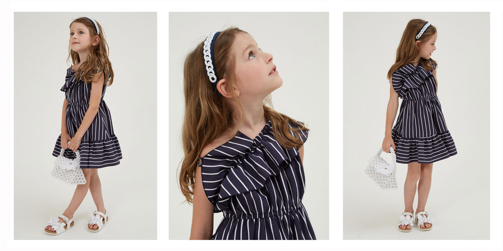 Granatowa sukienka dla dziewczynki w białe paski z asymetryczną falbaną, Monnalisa, sklep dla dzieci warszawa